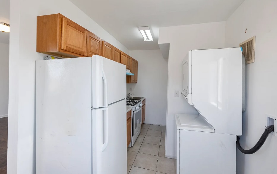 Building Photo - 506 Eastern Ave NE