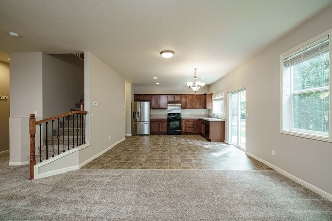 Building Photo - $500 Move In Special  4 Bedroom 2.5 Bath New Carpet and Fresh Paint