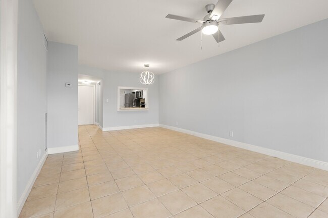 Building Photo - 1101 Crystal Lake Dr