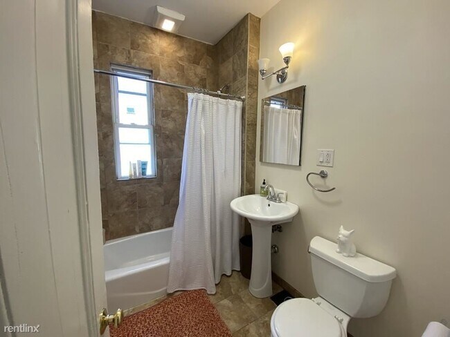 Building Photo - 3 br, 1 bath  - 38 Myrtle Ave Apt 1L