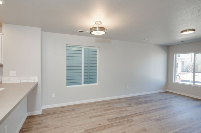 Building Photo - Beautiful, Modern 2 Bedroom Cottage Available!