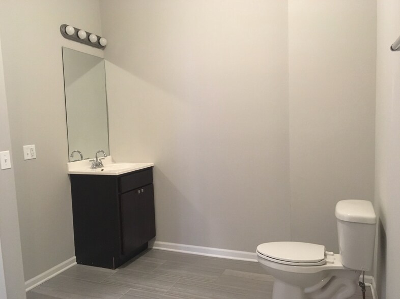 Building Photo - 3123 W Lawrence Ave