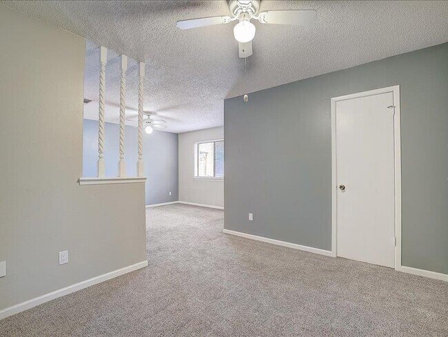 Building Photo - 10906 Meadgreen Ct