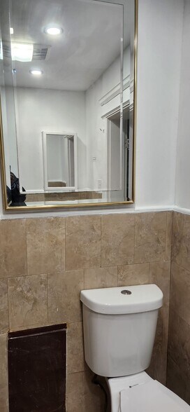 Building Photo - 203 Cooke St