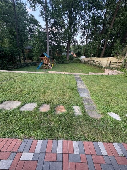 Building Photo - 9817 Inglemere Dr