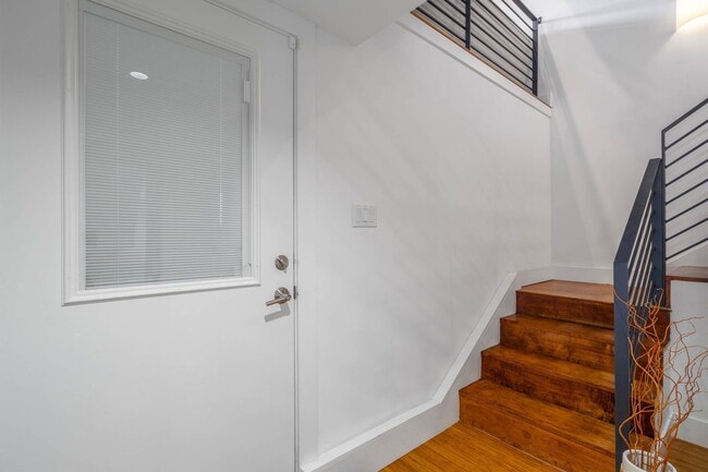 Building Photo - 1003 S 17th St