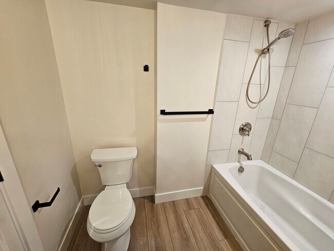 Building Photo - Crapo's 156 Duplex