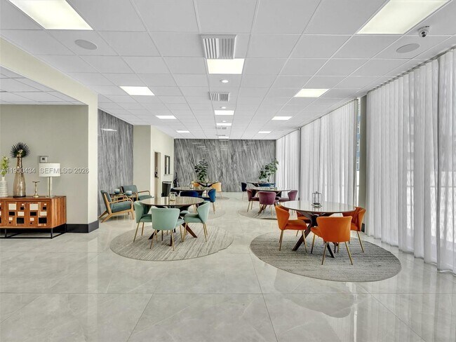 Building Photo - 3140 S Ocean Dr