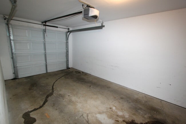 Building Photo - Mills Farm Townhome