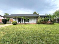 Building Photo - 5205 Dakota Ct