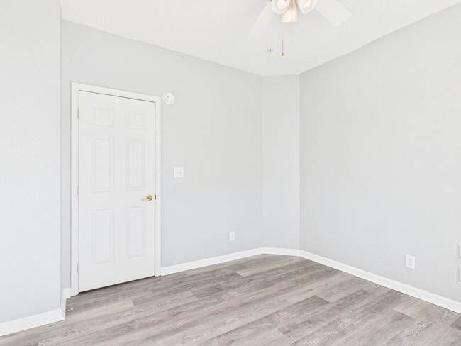 Building Photo - 801 Brassie Ln