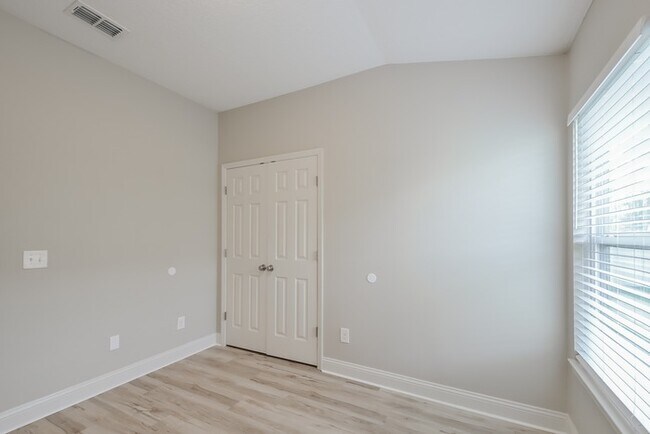 Building Photo - 941 North Orange Street