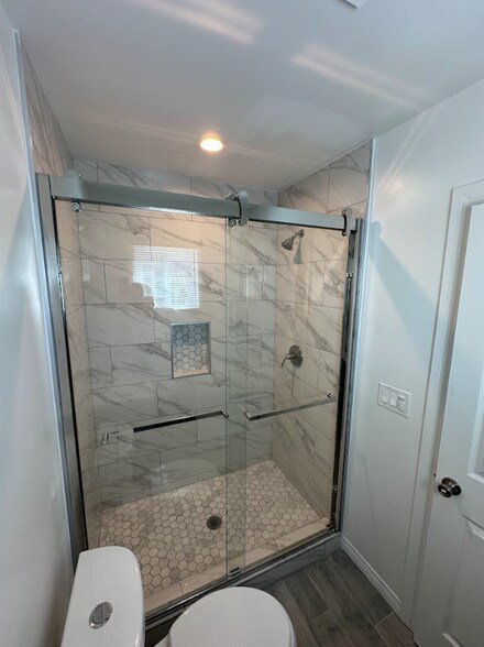 Building Photo - 4064 E 60th St