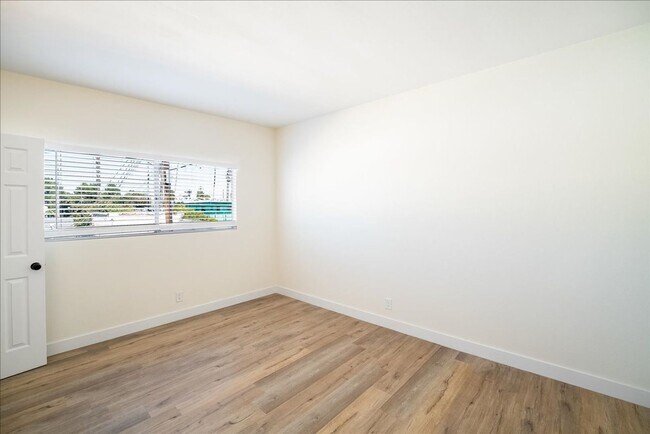 Building Photo - BELLA APARTMENTS: Beautiful 1 Bed - 1 Bath...