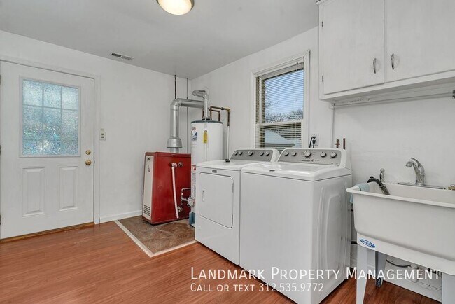 Building Photo - 6 E Eureka Dr
