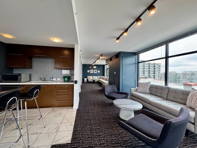 Building Photo - Gallery Penthouse Condo ~ Belltown