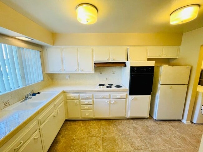 Building Photo - 27127 Sun City Blvd