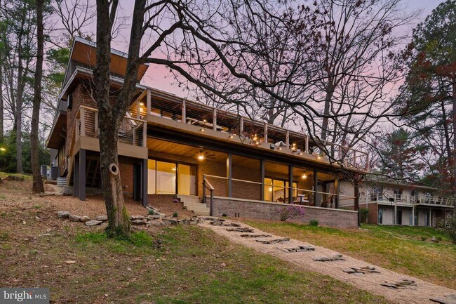 Building Photo - 11216 S Shore Rd