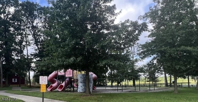 Building Photo - 36 Mundy Ave