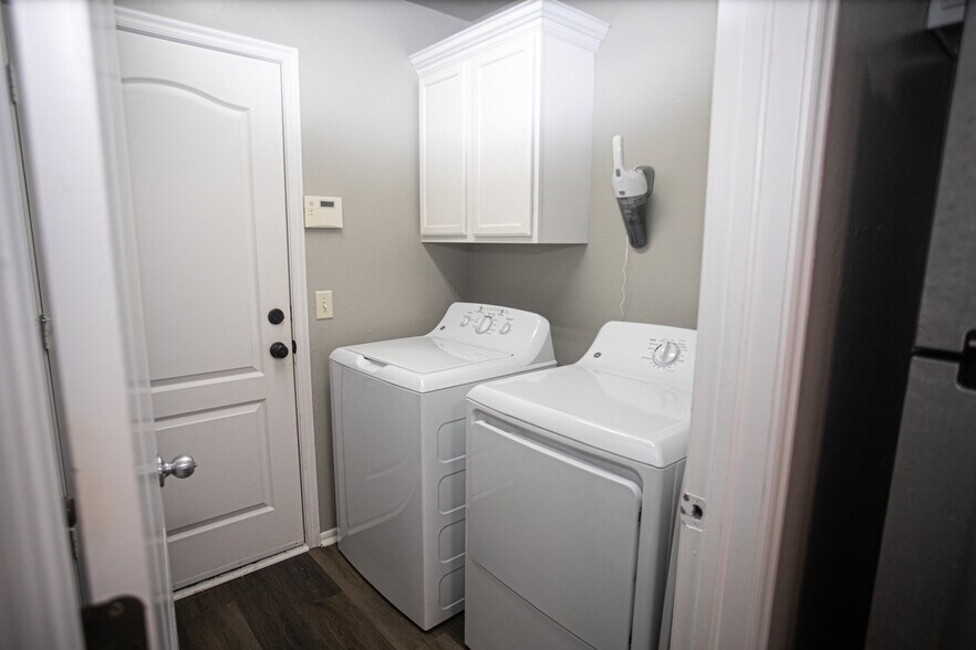 Building Photo - 4105 Notting Hill Dr