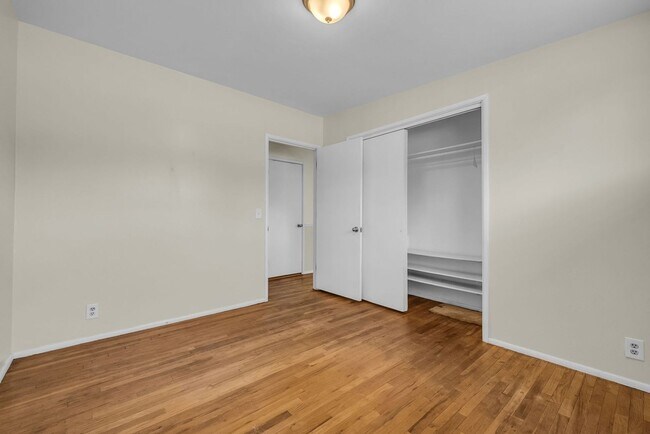 Building Photo - Cottonwood Heights