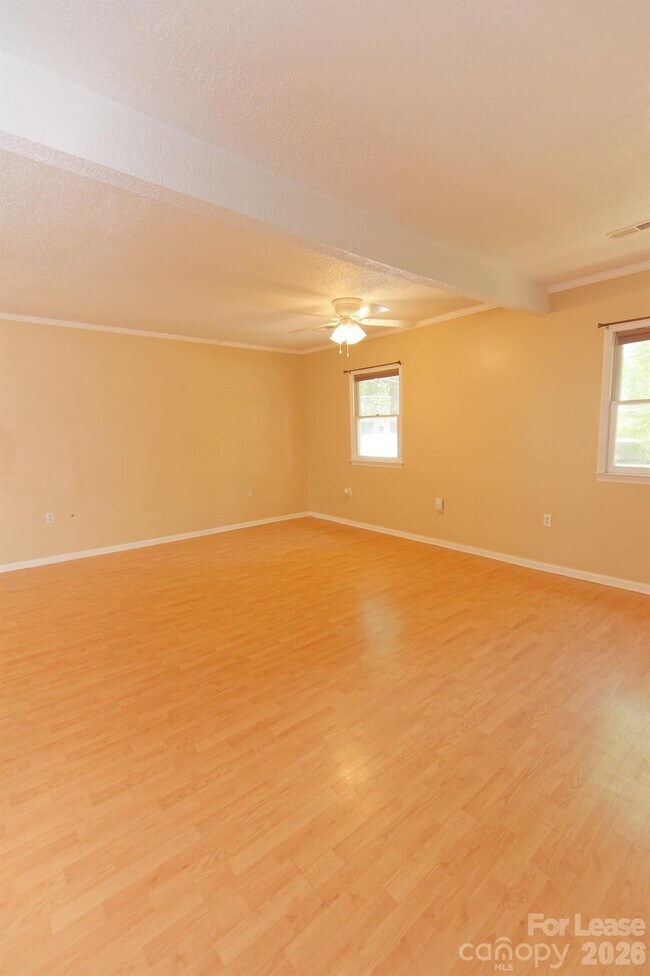 Building Photo - 416 W Pine St