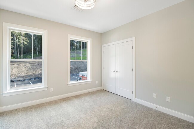 Building Photo - 502 Edgewater Cir