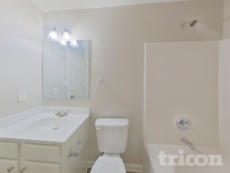 Building Photo - 6211 Whispering Brook Ct