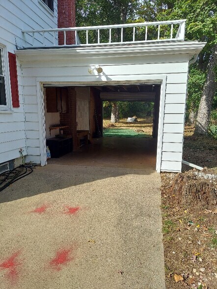 Building Photo - 6050 Wesch Rd