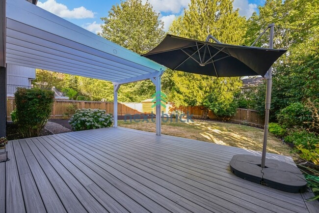 Building Photo - Stunning 5-Bedroom Home in Bellevue’s Top School District!