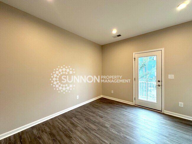 Building Photo - 3 Bedroom Townhome in Mountain Island