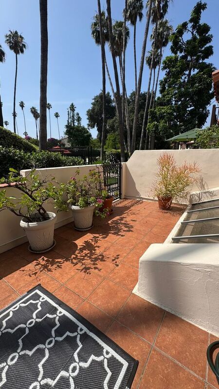 Building Photo - 452 E Bougainvillea Ln