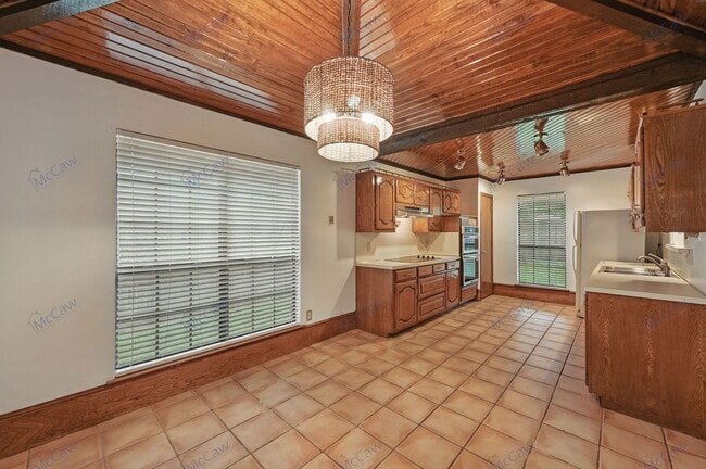 Building Photo - 217 Elder Oak Dr
