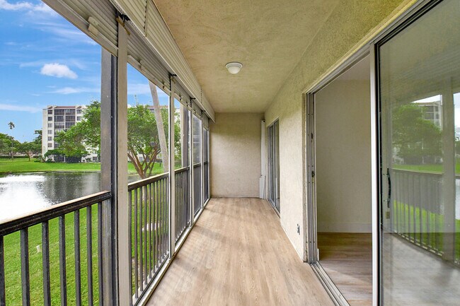 Building Photo - 14360 Strathmore Ln