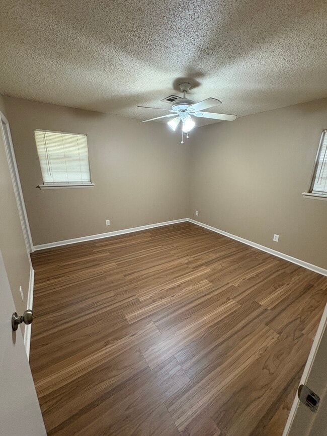 Building Photo - 619 Placid Dr