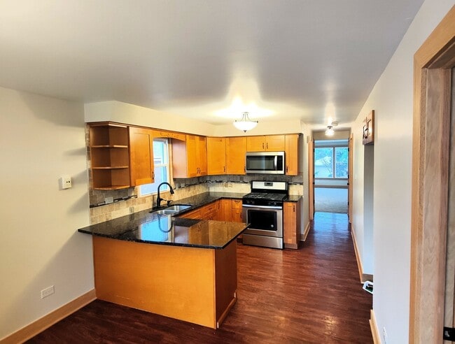 Building Photo - 6048 W 79th St