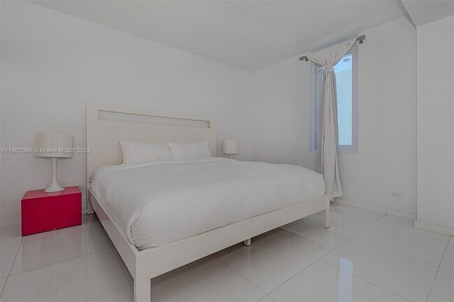Building Photo - 2301 Collins Ave
