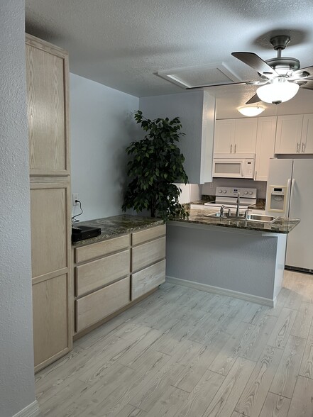 Building Photo - 2020 Lee Dr