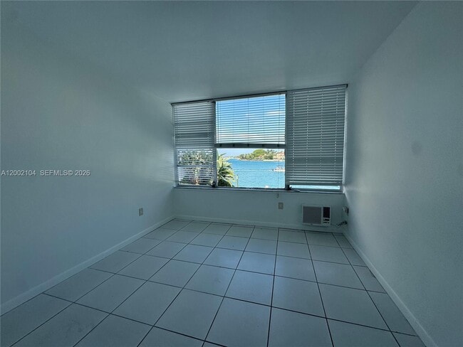 Building Photo - 10281 E Bay Harbor Dr