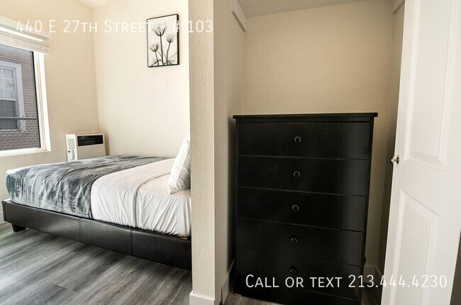 Building Photo - 440 E 27th St