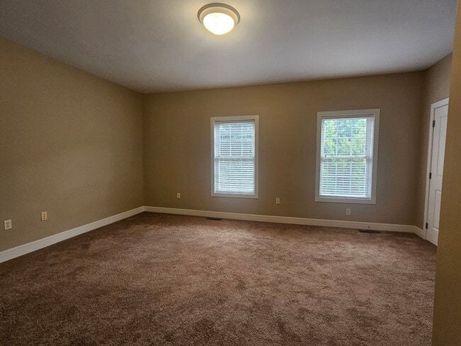 Building Photo - 680 Oakwood Ave
