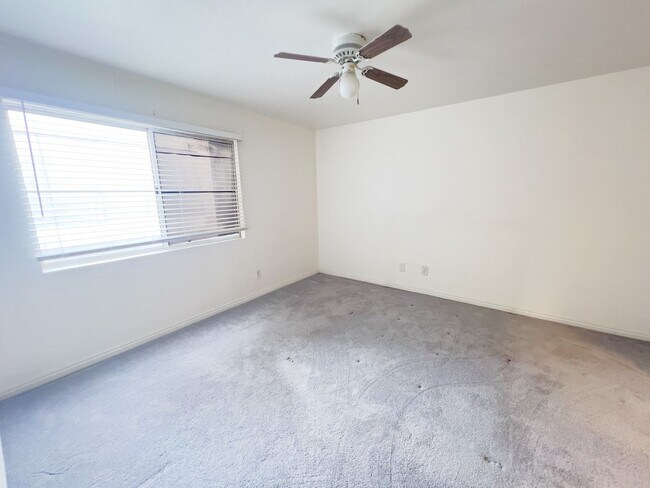 Building Photo - 2 Bed and 2 Bath Condo – Prime West Las Vegas Location!