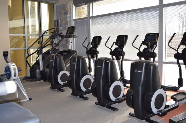 Building Photo - 2500 Eastbourne Dr