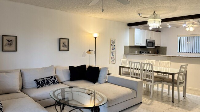 Building Photo - 5130 Las Verdes Cir