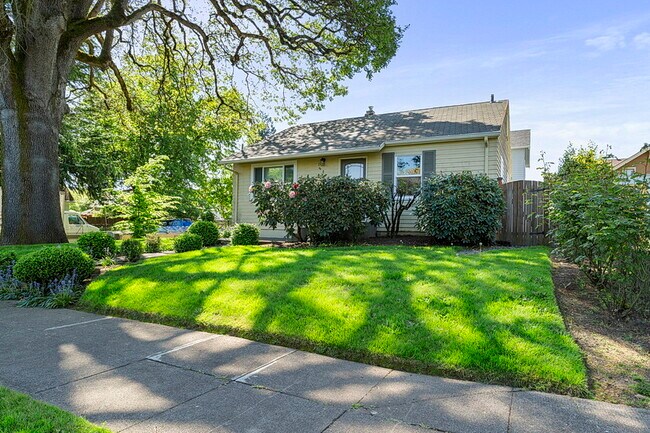 Primary Photo - 1806 N Watts St