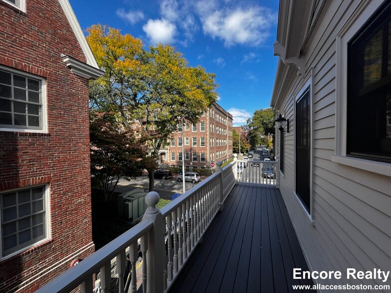 Building Photo - 39 Harvard Way