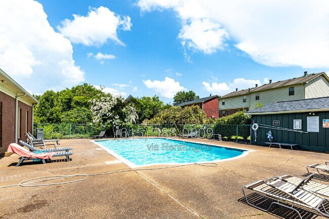 Building Photo - 717 Fox Ridge Dr