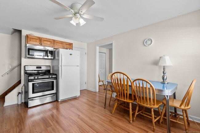 Building Photo - 214 Country Rd