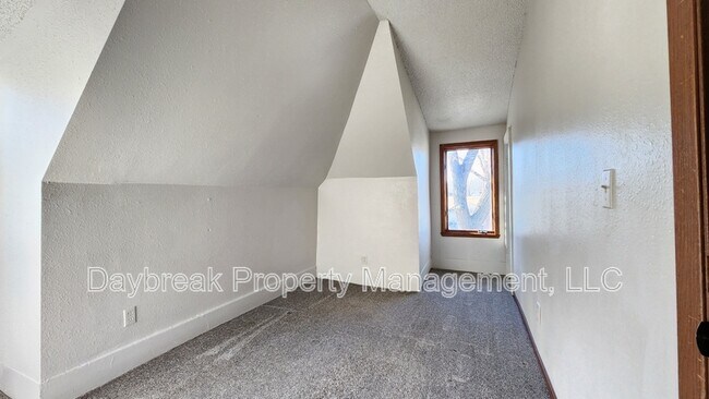Building Photo - 1005 12th St N