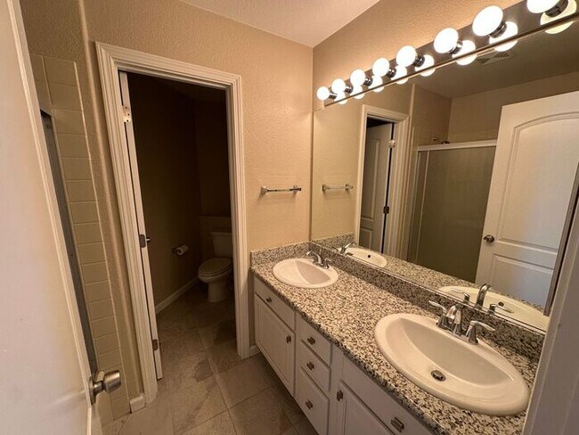 Building Photo - 3031 Sky Country Dr